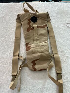 Authentic US  Military Issued Desert Camo Camelbak DuPont Cordura Thermobak 2L